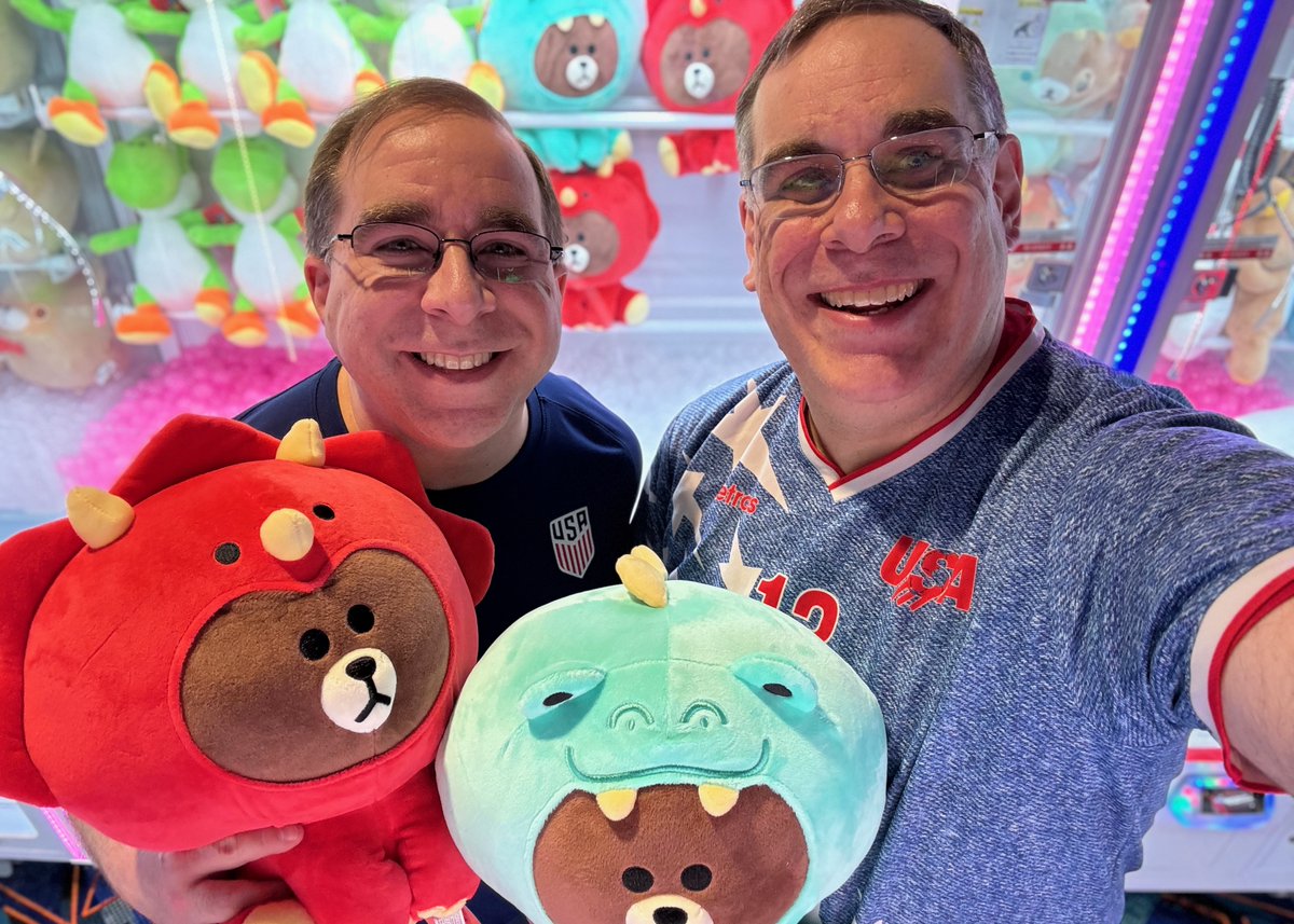 We had a great time playing #clawmachines at Round1 at the Danbury Fair Mall.  In the end I got 13 prizes and @crchair got 12.

#Round1 #Round1Arcade #DanburyCT