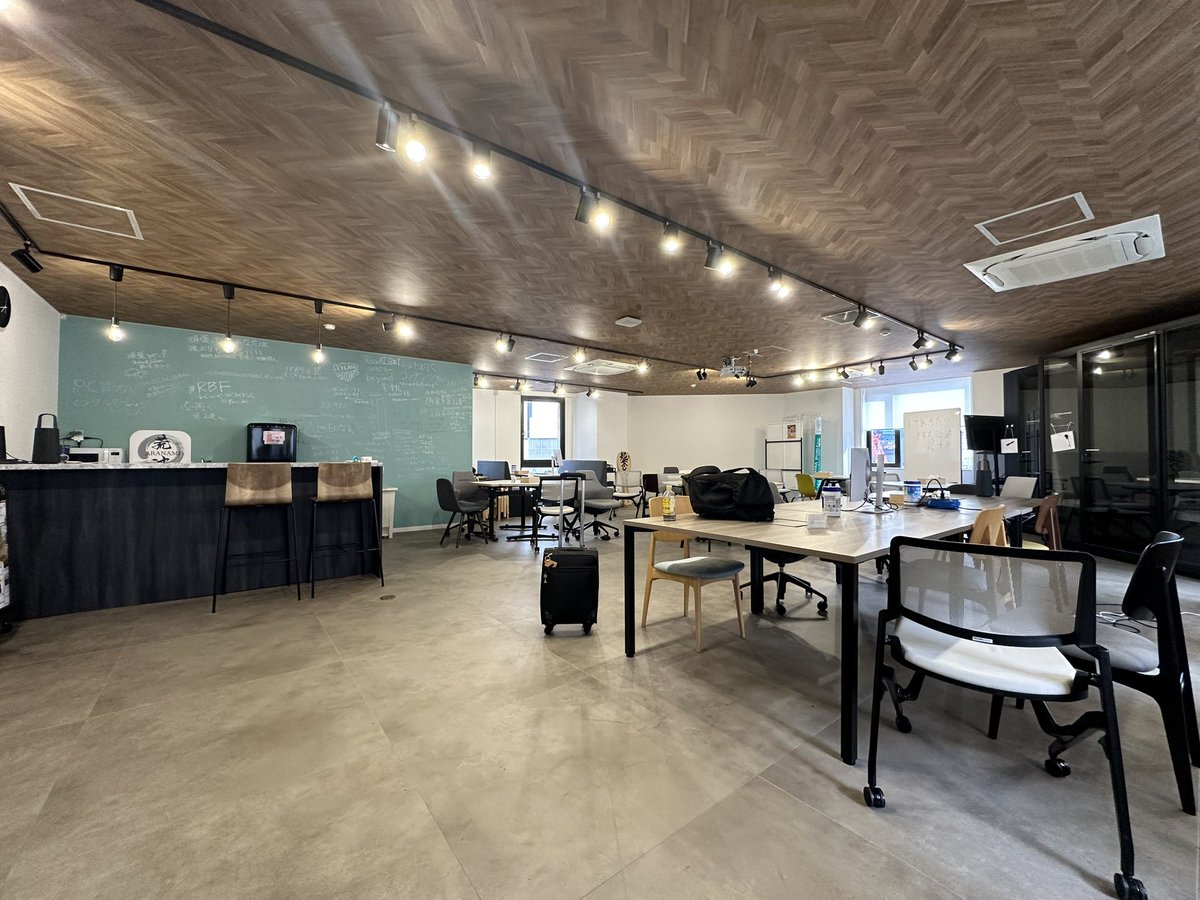 takumicoon's tweet image. 伝説明けの #NextBase  
朝から空けております！本日も最高ですね！