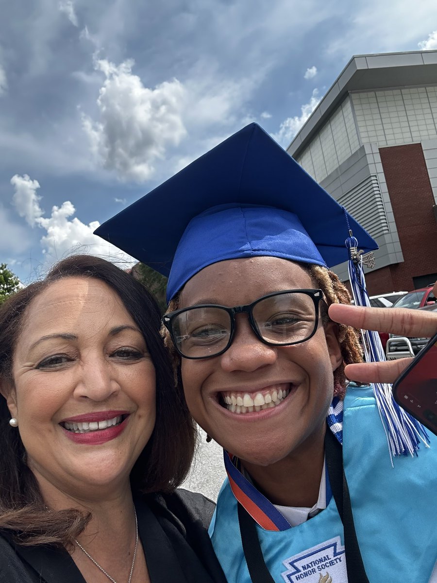 Congratulations Class of 2024 at The Booker T. Washington High School. 🫶🏼💙🤍🎓