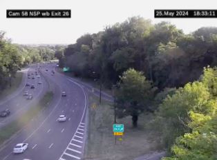 In #NassauCounty, #NorthernStateParkway is at the speed limit in both directions between the Queens line and the Suffolk County line. Here's traffic near Exit 25 for Lakeville Road. @1010WINS @nysdotli