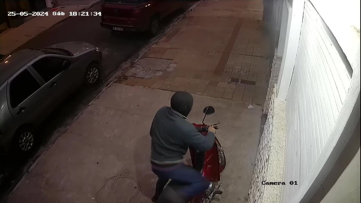 larapucciariel1's tweet photo. ME ROBARON LA MOTO DE MI DOMICILIO. JUNIN 377. CUALQUIER INFORMACIÓN ME SIRVE. 
Patente: iek327
HONDA WAVE 2012
Corrientes, Capital https://t.co/wxZokeR5Au