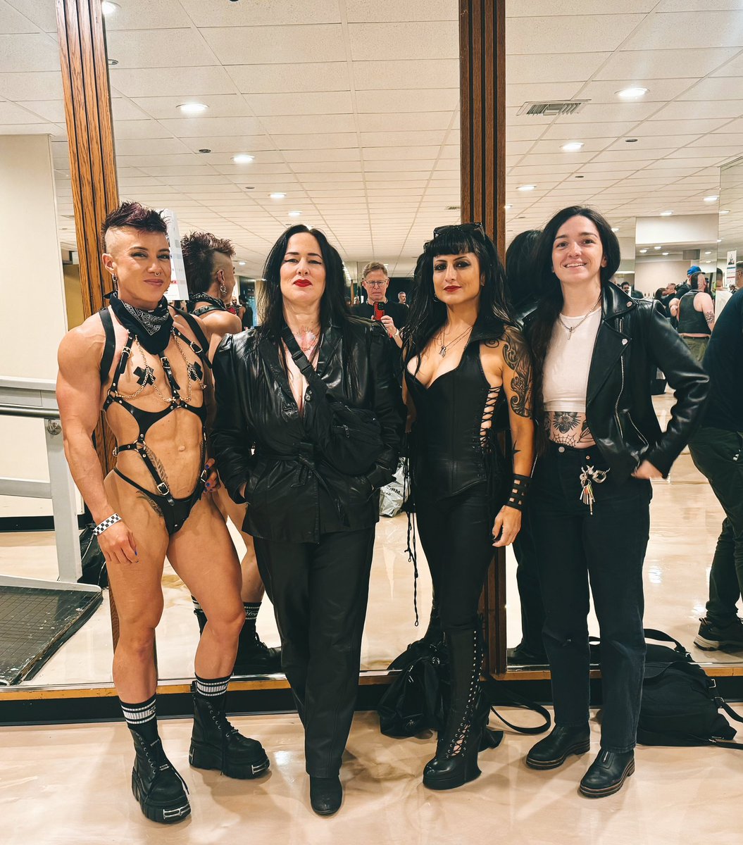 xxxfistalot's tweet photo. Buttplug shoppin’ w the Boss Squad 💦
Happy #IMLWeekend
@MsAlexandraS
@mistresshecuba
@Miss_LeviLake https://t.co/3LFGaGsuQi