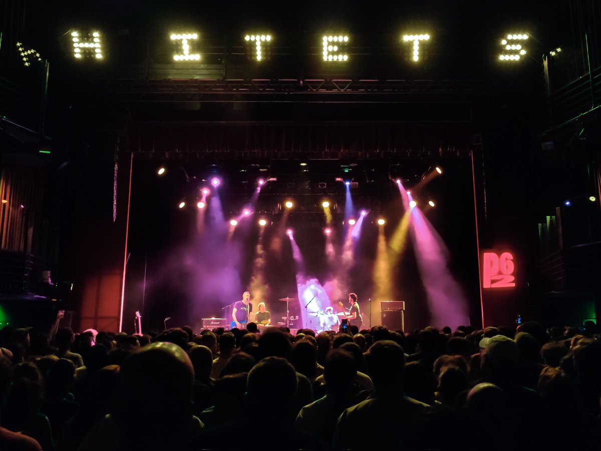 aitorcostxs's tweet photo. Que lo sepáis: @nuevavulcano son de lo mejor que nos ha pasado en el siglo XXI. Qué guay haberlos visto (nunca sabes cuándo volverán a tocar) este viernes en Barna.
Cantar esos #hitets con @aguebenitez y desvirtualizar a mi influencer musical fav, a.k.a. @jesusrayuelo. https://t.co/VZKuXTpt5t