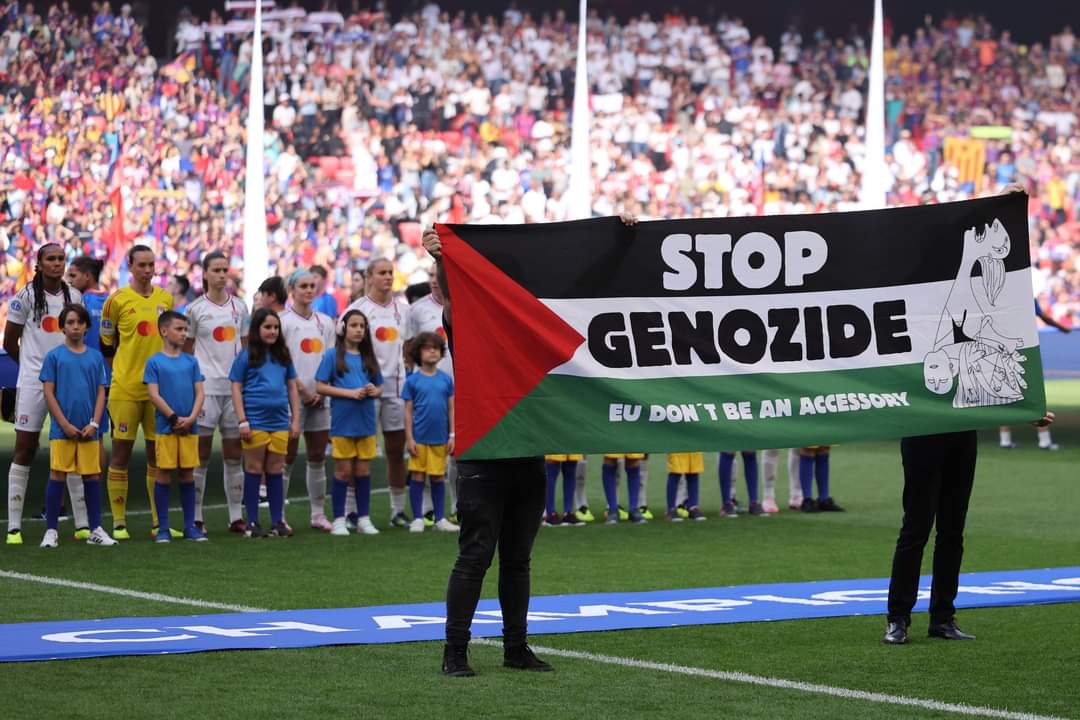 reclaim1983's tweet photo. Abans de la final de la Champions algú ha tret aquest pancarta. No sé si per la tele s'haurà vist però des del camp ha semblat una acció tan impecable que semblava que ho havia fet la mateixa UEFA. #FreePalestin #stopgenozide https://t.co/5Tx5f7HG7A
