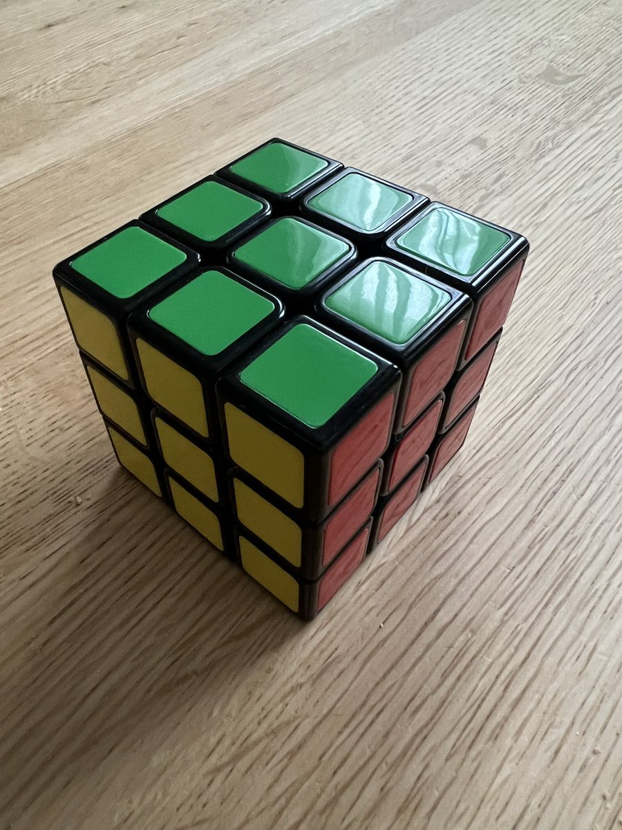 めちゃめちゃ箱についてた攻略法見てやったんで全く理屈はわかりませんでしたが人生で初めて揃いました…