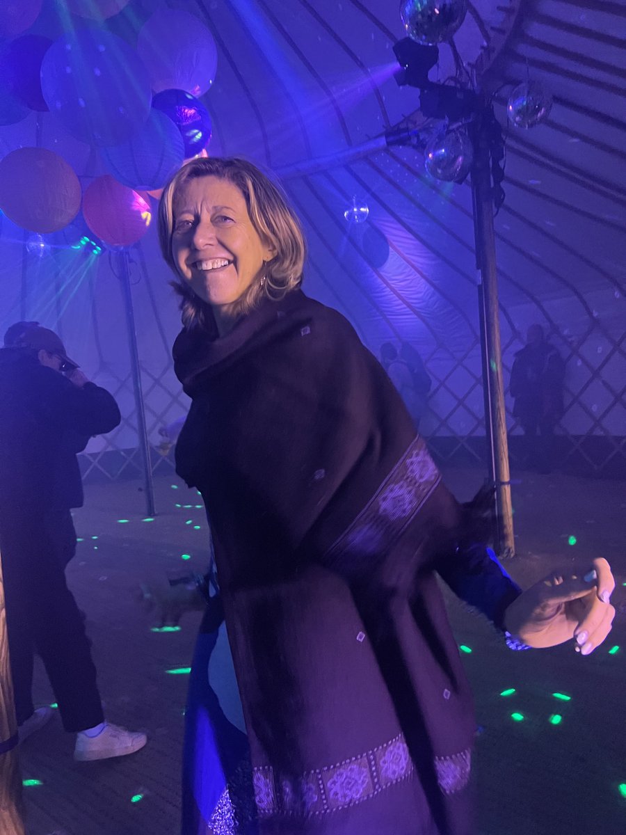 Great to be at ⁦@HTLGIFestival⁩ - dancing tonight, navigating the New World Order tomorrow …. Join me and ⁦@bronwenmaddox⁩ at 10.30am #htlgif #HowtheLightGetsin