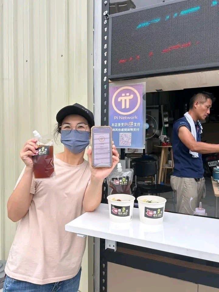 pidesktop's tweet photo. A bread shop accepts Picoin payment in the land of Kim Chi.
#PiNetwork #PayQFS https://t.co/r0py2El501