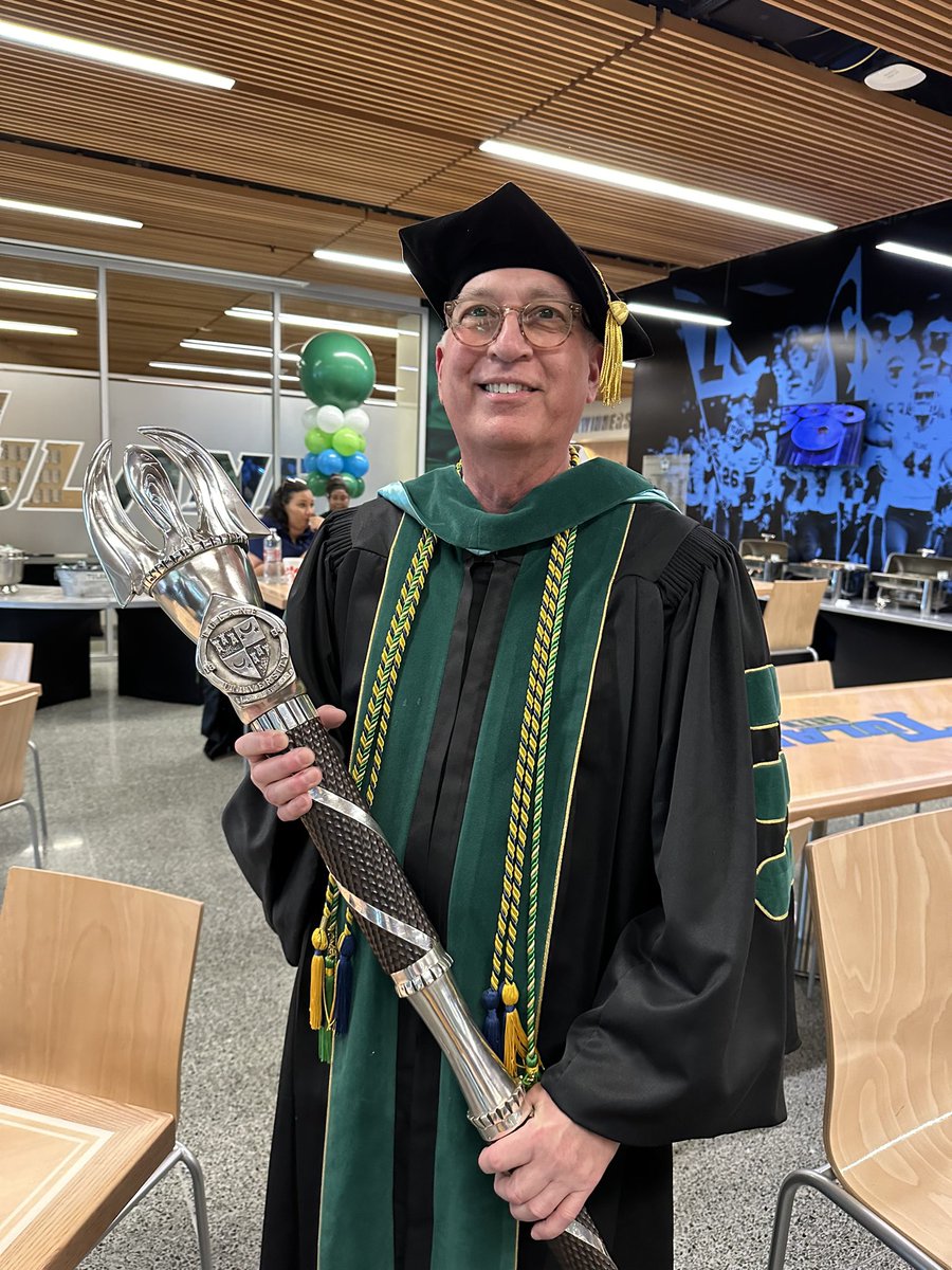 tulanegastro's tweet photo. Dr. David Schaefer proudly dons the cap and gown (and mace!) at last week’s Tulane University commencement. @Tulane @TulaneMedicine #tulanegrad #Graduation2024 https://t.co/HynlaWfKeB