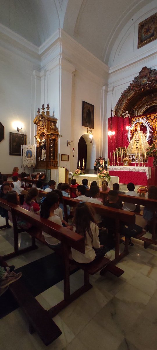 Final del curso de catequesis con los niños del primer año del itinerario de Iniciación Cristiana, rezando el Rosario y conociendo la historia de la Virgen de la Estrella.