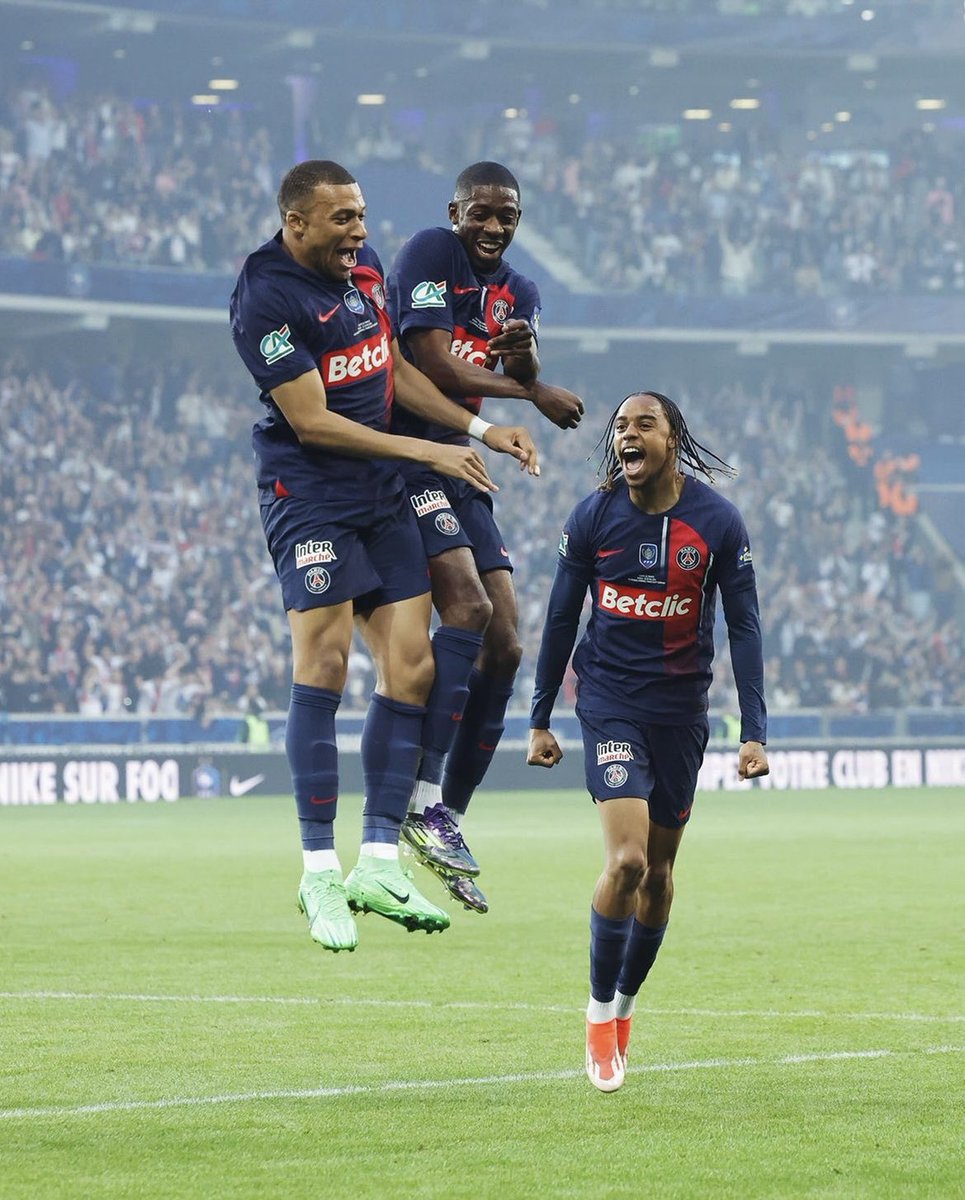 The last one…❤️💙🥺 @PSG_inside