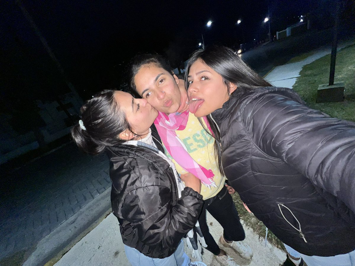 que vivan los grupitos d a 3 💗💗💗