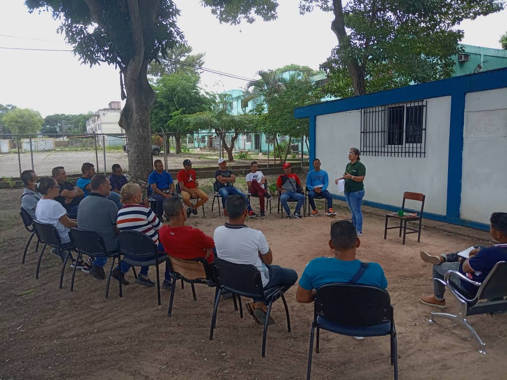 #AlDía 📌 Superintendencia Nacional de Cooperativas @Sunacoop_VE, dictó Taller Introductorio de Cooperativismo a miembros asociados de las cooperativas Mi Angel R.L y Monagas Palmar R.L, domiciliadas en la parroquia La Pica, #Maturín.
@GuyVernaez 
@EulaliaTabares 
#ComunaONada