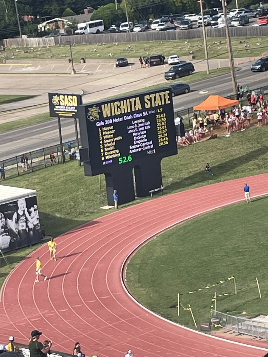 tad_remy's tweet photo. @elle_denning10 brings home a 7th place medal in the 200. The girls sit in 2nd place as a team with one event remaining. https://t.co/02YxjYDpQS