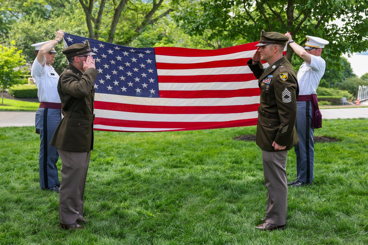 Congratulations to the @USArmy's newest second lieutenants! #BeAllYouCanBe