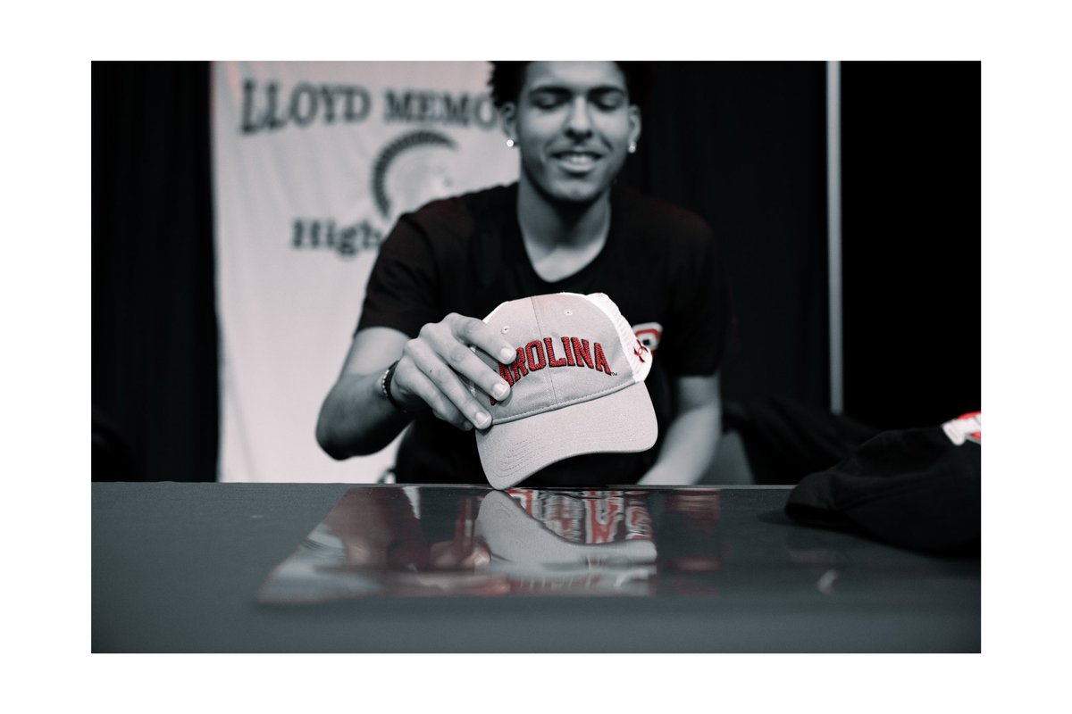 Trillcaleb11's tweet photo. EJ Walker commits to the University Of South Carolina 🔥

Congratulations to EJ &amp; his family 🤍 https://t.co/n55xnw30tz
