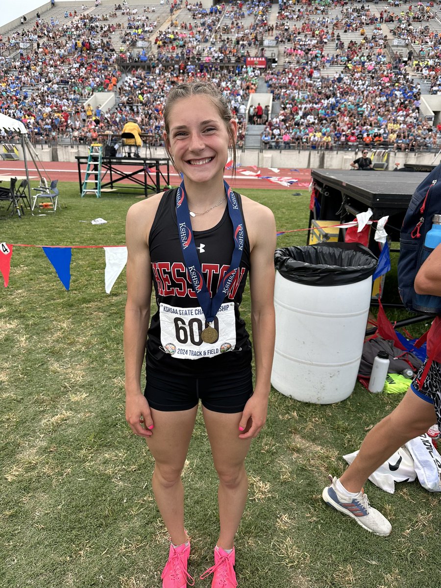 TrackInKansas's tweet photo. 3A girls 200m state champion🥇
Ashley Leaman from Hesston wins the 3A girls 200m with a time of 25.21. She also won the 100m and the 400m today.
#trackinkansas https://t.co/selEqJBgn5