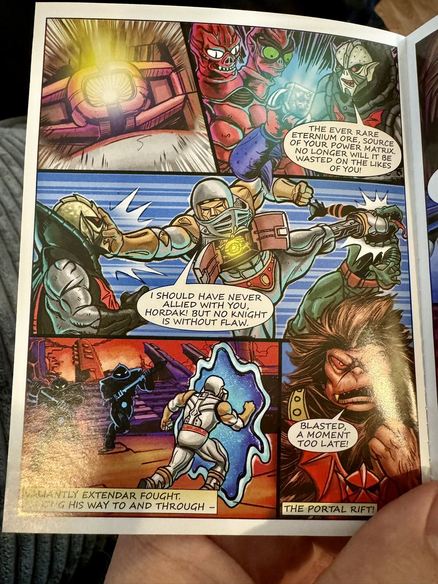 typedbyme's tweet photo. ::Spoilers::
I got my #Extendar today and who knew he contained the Autobot Matrix of Leadership inside him?!?!?!?
#HeMan #Skeletor #MastersOfTheUniverse #MOTU https://t.co/mdwdgGcLbL