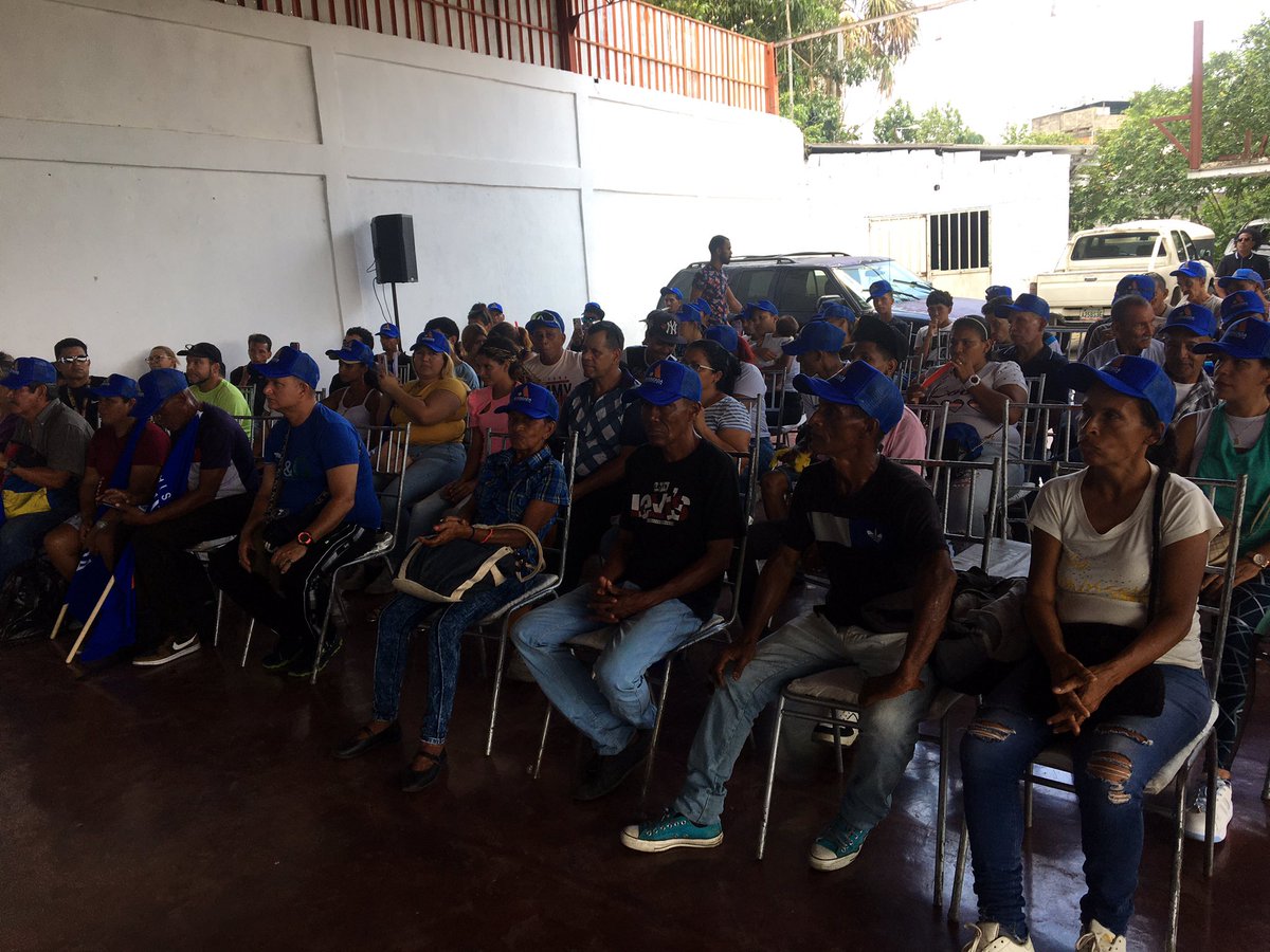 Reinaldosif's tweet photo. Hoy en asamblea en Ocumare del Tuy, celebramos la incorporación de un valioso y numeroso equipo de dirigentes sociales y comunitarios a @AProgresistaVE y a la campaña de @aecarri en Miranda!!! #EsTiempoDeAvanzar https://t.co/j9cUo8VZEj