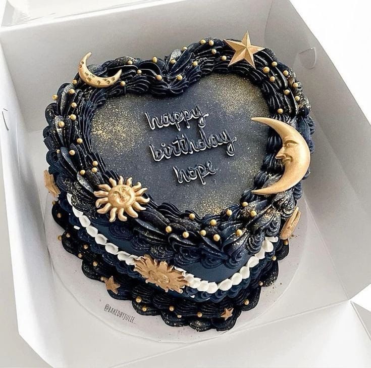 Celestial themed cakes 🌙