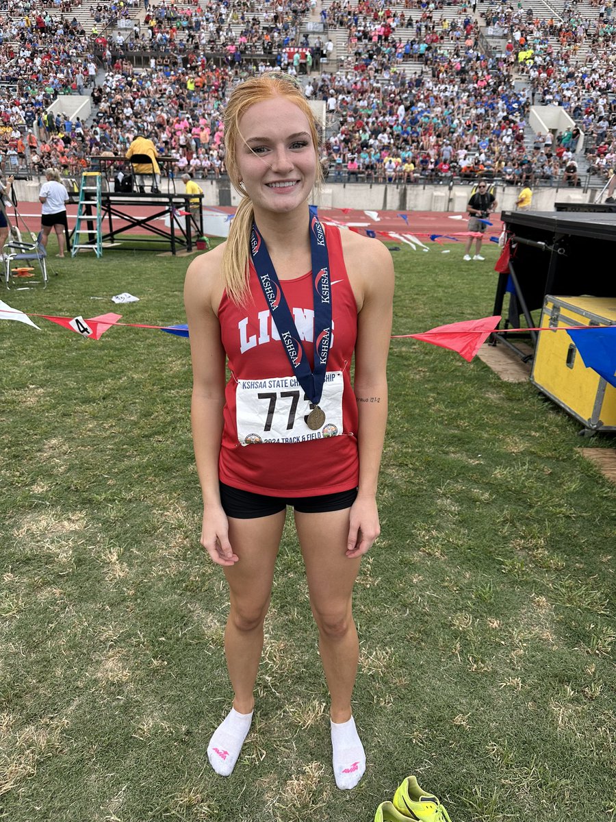 5A girls 200m state champion🥇 McKenzie Hayse of Lansing wins the 5A girls 200m state title with a time of 25.03. #trackinkansas