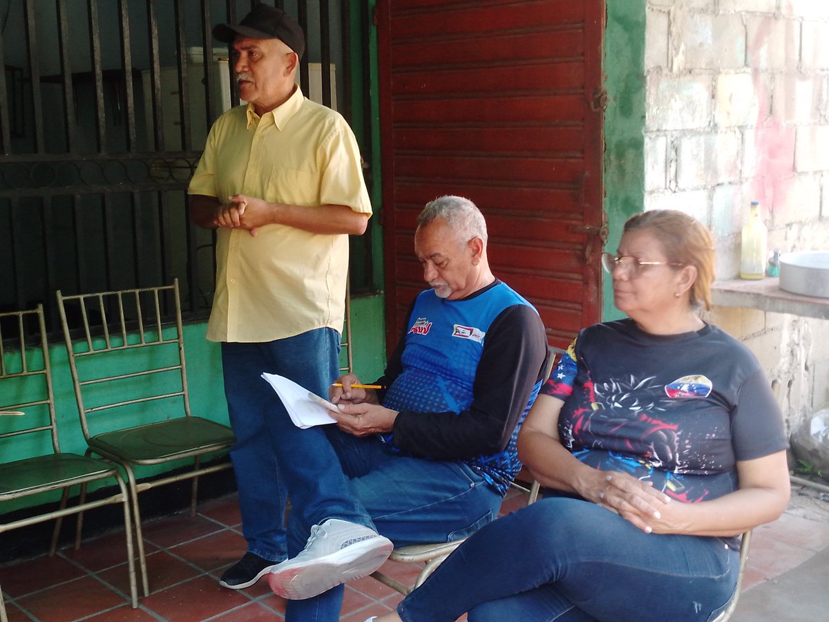 #MaduroSeLasSabeTodas
Desde el Municipio Bruzual estado Anzoátegui Venezuela 🇻🇪
Parroquia Guanape y Clarines Encuentro Organizativo entre Las estructuras políticas Psuv, Líderes de Comunidad y Jefes de UBCH trabajando el 1x10 
<a href="/NicolasMaduro/">Nicolás Maduro</a>
<a href="/luismarcanos/">Luis Marcano</a> 
<a href="/psuvanz_ve/">🔴 PSUV ANZOÁTEGUI 🔴</a>