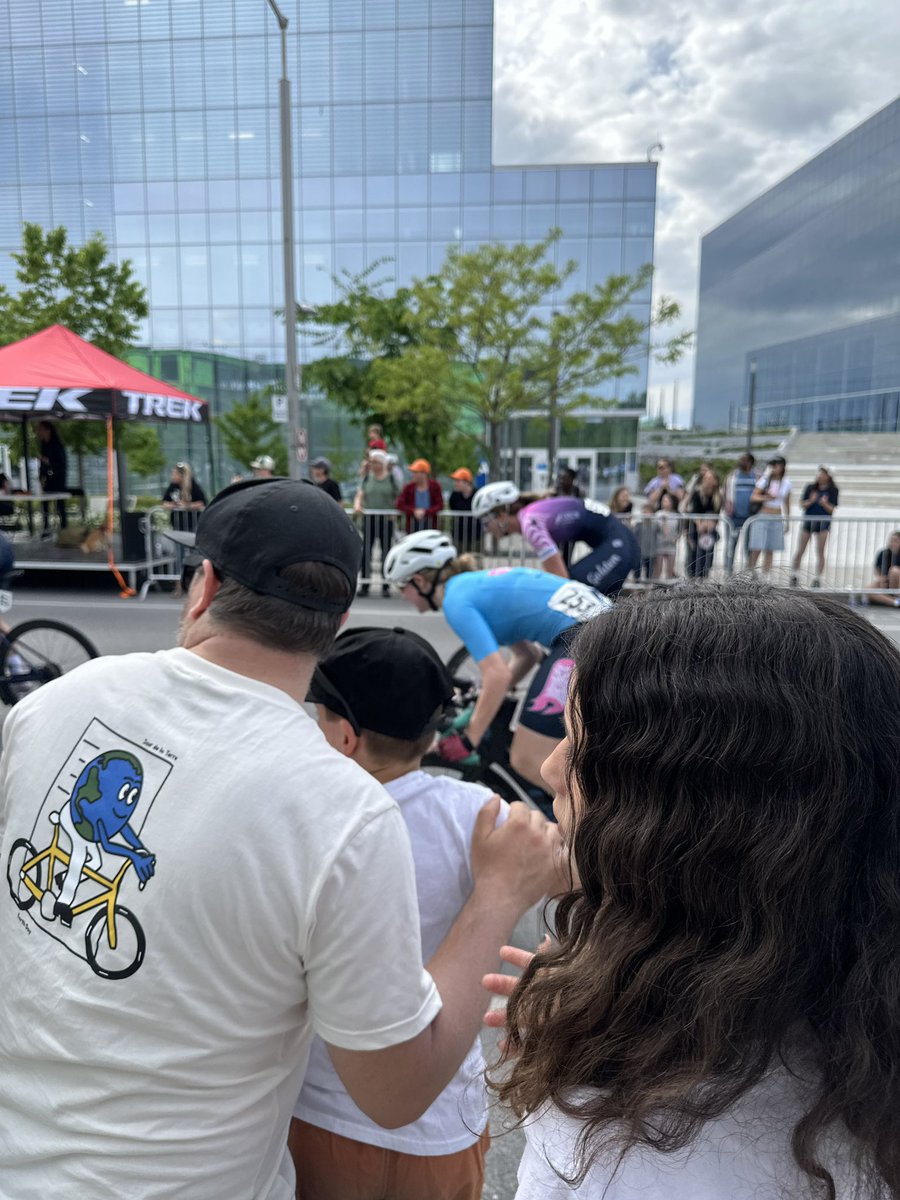 Bravo à Charles Huot pour la magnifique organisation du Triptyque de Cycles Régis. Événement parfait pour faire vivre la culture vélo au cœur de la ville. 🚴🚴‍♀️🚴‍♂️🚴🚴‍♀️🚴‍♂️