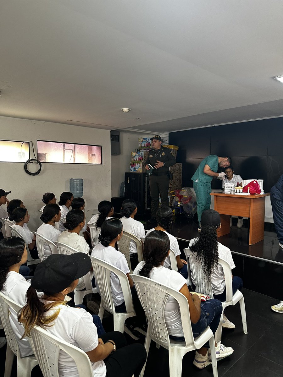 Edwinjurista's tweet photo. @SucrePolicia #Profesionalismo|⚖️ La Oficina de Control Disciplinario Interno de Instrucción Número 36, buscamos prevenir los riesgos que afecten la Disciplina a un grupo de mujeres y hombres que ingresaron a prestar el servicio militar, #MásVocaciónPolicial https://t.co/bAsNTpCmxt