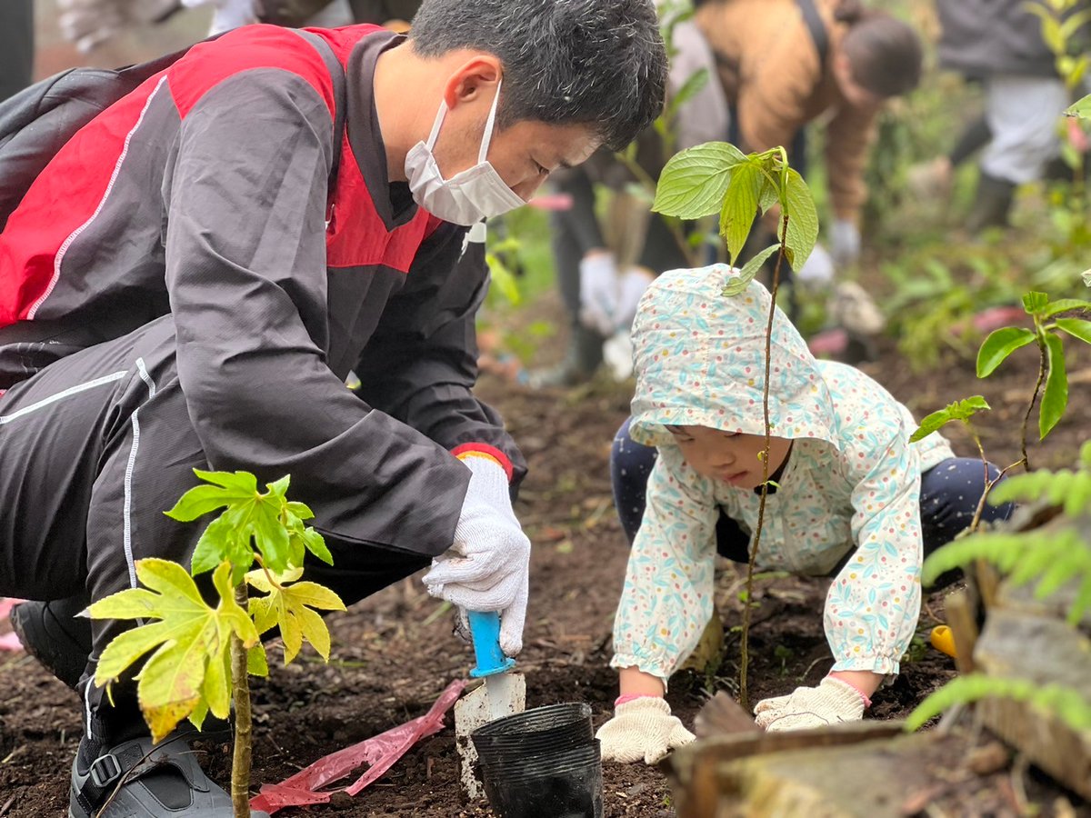 satonote_radio's tweet photo. オハサト～！

今回のAudee版 #サトノート は
#里山ゼロベース が主催した初の植樹祭
【森のおくりものプロジェクト植樹祭in大分県国東市】の模様をお送りします🦚

参加した皆さん、ありがとうございました😍
https://t.co/ecqpZ7sukF

#satonote #ドクトル西野 #高橋万里恵 https://t.co/kyJ7i6u9QU