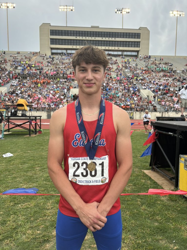 TrackInKansas's tweet photo. 2A 200 meter champ 🥇
T.J. Mills from Eureka wins with a time of 22.78.
#trackinkansas https://t.co/WBivfWPYSB
