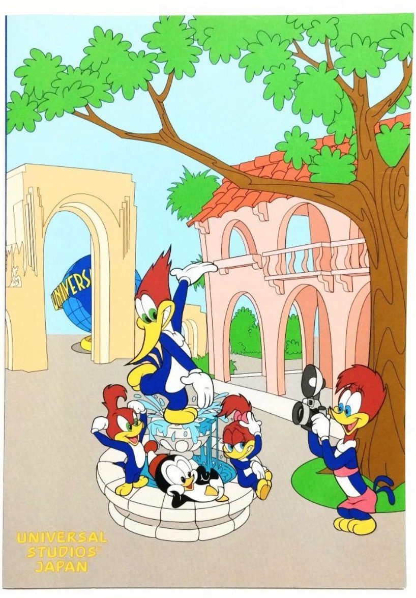 Woody Woodpecker poses for the picture. - Universal Studios Japan