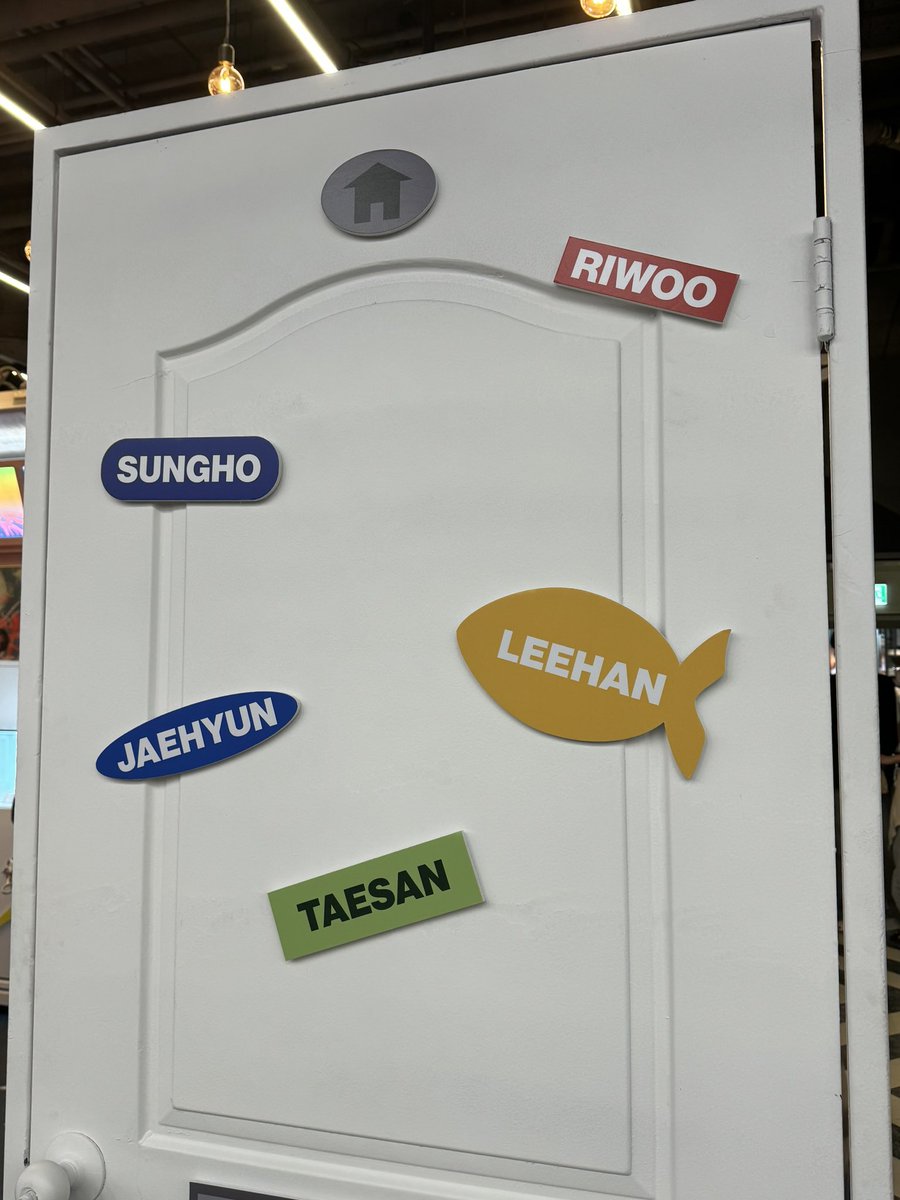 ✨더현대 서울 사운드웨이브 팝업 카페

시간될 때 호다닥 다녀왔다.ᐟ.ᐟ 메세지카드존도 있고 엽서랑 폴라가 넘 예쁨⸝⸝ʚ̴̶̷̆ ̯ʚ̴̶̷̆⸝⸝ 보넥도의 상징 문도 있어서 귀여웠당🤍🤍🤍

#BOYNEXTDOOR #보이넥스트도어 #BND #BOYNEXTDOOR_HOW #HOW #2nd_EP_HOW_POPUP #사운드웨이브