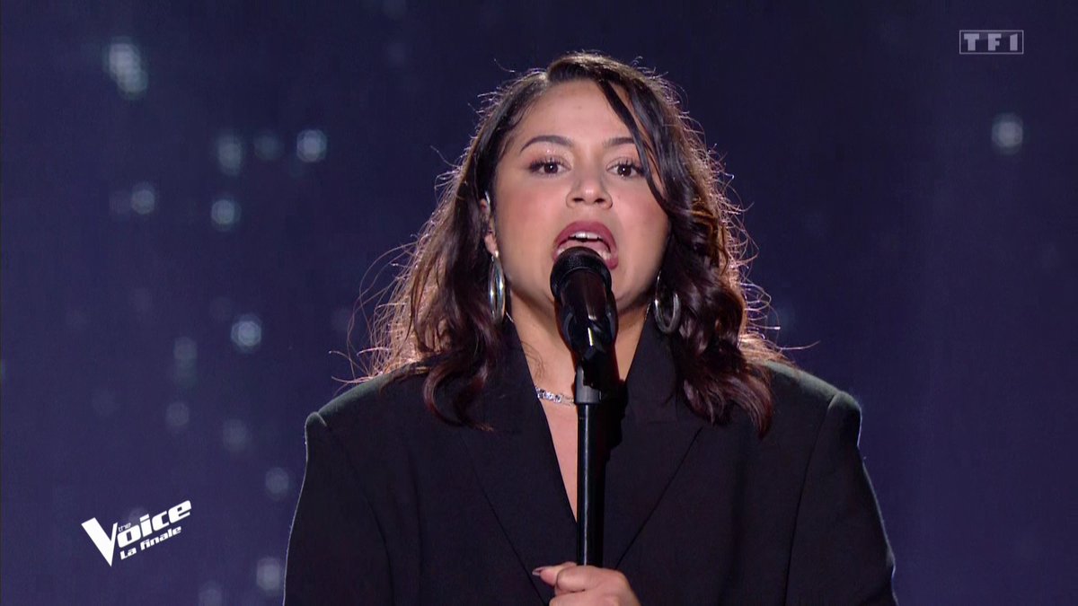 tweetolivier's tweet photo. #TheVoice #Shanys "C'est pas normal" un texte de Camille Lellouche Un grand message à la manière de "L'aigle noir" les enfants il existe le 1⃣1⃣9⃣ Allô enfance en danger https://t.co/TE6rDTJy2X