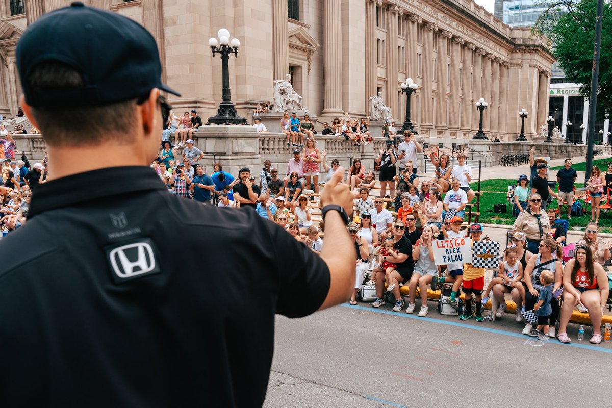 What an awesome Parade! 🥳 Thank you for all the support, can’t wait for the biggest day of the year tomorrow! 👊 #Indy500