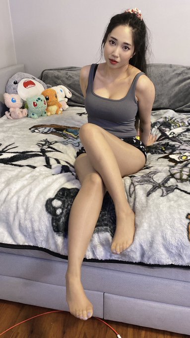 Come here and sniff them foot boy #gamergirl #streamer #altgirl #pantyhose #tights #nylongirl #nylons<a href="/tag/gamergirl"class="tags">#gamergirl</a><a href="/tag/streamer"class="tags">#streamer</a><a href="/tag/stockings"class="tags"><span>#stockings</span></a><a href="/tag/tights"class="tags"><span>#tights</span></a><a href="/tag/altgirl"class="tags"><span>#altgirl</span></a><a href="/tag/pantyhose"class="tags"><span>#pantyhose</span></a><a href="/tag/nylons"class="tags"><span>#nylons</span></a>