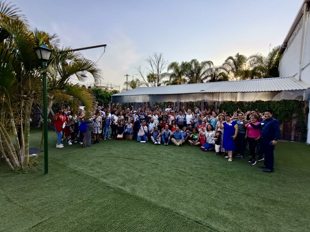 SASantibanez's tweet photo. Construir el #Guanajuato que deseamos es una tarea de todos. Con @LibiaDennise, juntos sociedad y gobierno vamos a mejorar nuestra calidad de vida. 
Reunión con sociedad civil en #Celaya 
Conoce más en: https://t.co/18R7UKt6Sn
#VotaLibia 
#EllaSíPuede
#LibiaGobernadora https://t.co/UlxXrvEW4B