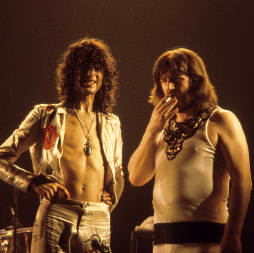 Jimmy Page and John Bonham (@ledzeppelin) on stage at Madison Square Garden in 1977🤘🏼🎸

 #ledzeppelin #jimmypage #johnbonham #robertplant #1970s #music #rockmusic #70srock #spotify #classic