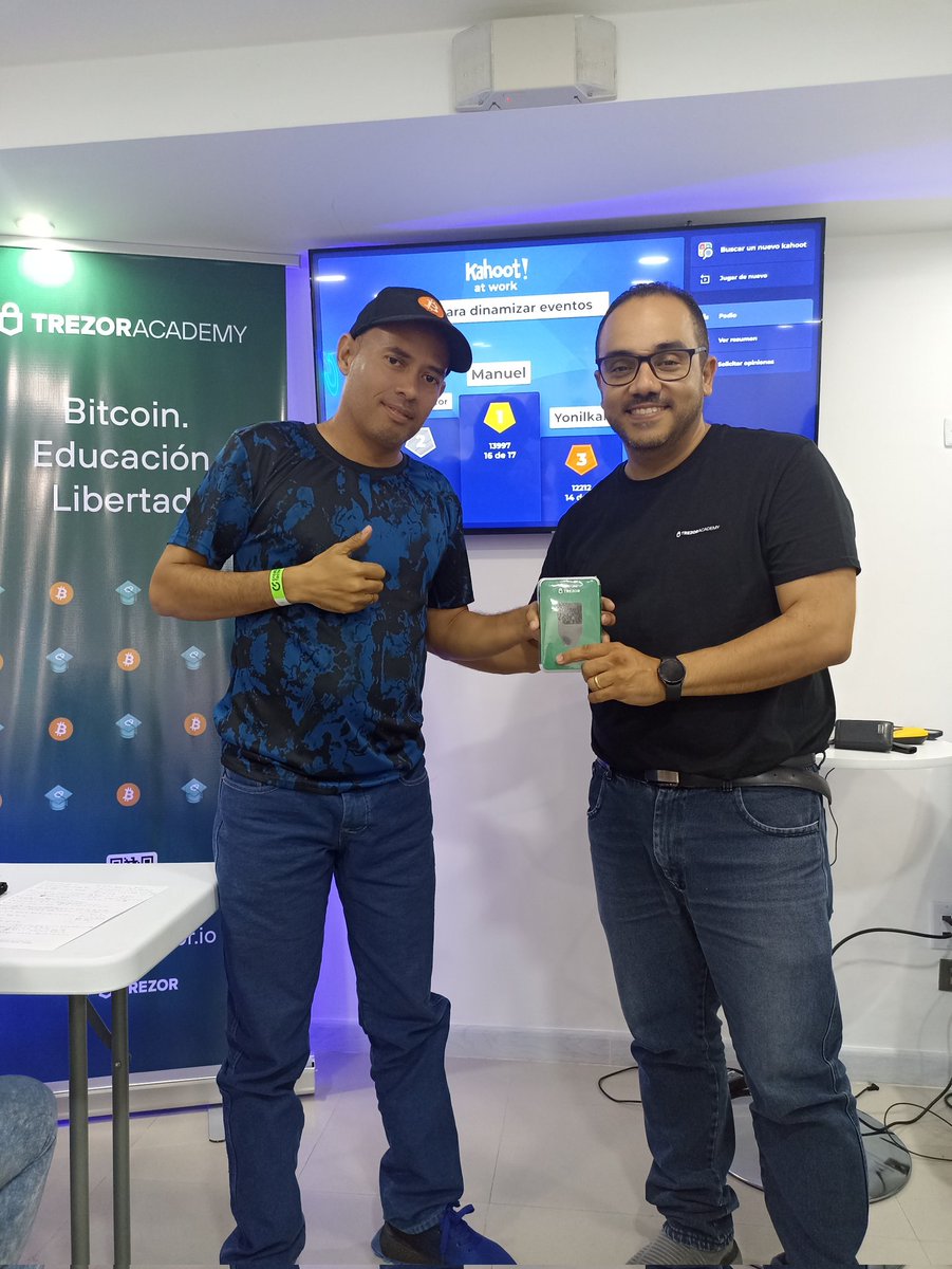 btctechno's tweet photo. Mucha emoción en la dinámica de cierre de la 1ra jornada de #TrezorAcademyVzla

La competitividad y medición de conocimientos sobre #Bitcoin estuvo al máximo 🔥

Felicitaciones a  @manuelfsr ganador de una #TrezorSafe3 🎉 https://t.co/TiIeE6YO41