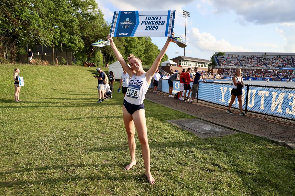 𝐓𝐈𝐂𝐊𝐄𝐓 𝐏𝐔𝐍𝐂𝐇𝐄𝐃‼️ 🎟️

Smilla Kolbe clocks 2:02.36 in the 800m quarterfinals to advance to the NCAA Outdoor Track &amp; Field Championships!

#SWOOP