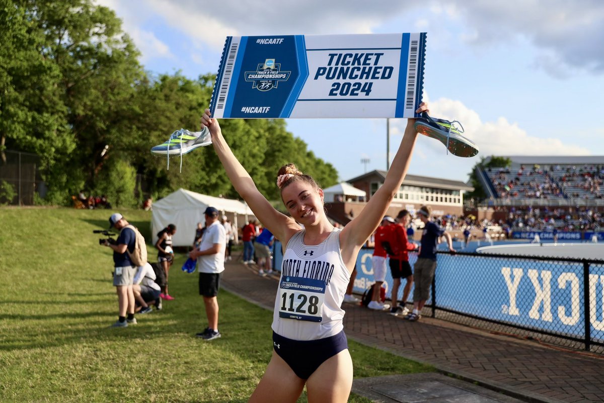 OspreyXCTF's tweet photo. 𝐓𝐈𝐂𝐊𝐄𝐓 𝐏𝐔𝐍𝐂𝐇𝐄𝐃‼️ 🎟️

Smilla Kolbe clocks 2:02.36 in the 800m quarterfinals to advance to the NCAA Outdoor Track &amp; Field Championships!

#SWOOP https://t.co/BmX3WpNpk3