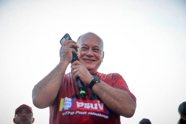 PartidoPSUV's tweet photo. ANZOÁTEGUI | Presidente Maduro llamó al pueblo a mantenerse activo y movilizado en todo el país
https://t.co/jvGFEdYJY0  
#MaduroSeLasSabeTodas https://t.co/NMDOJdCUpN