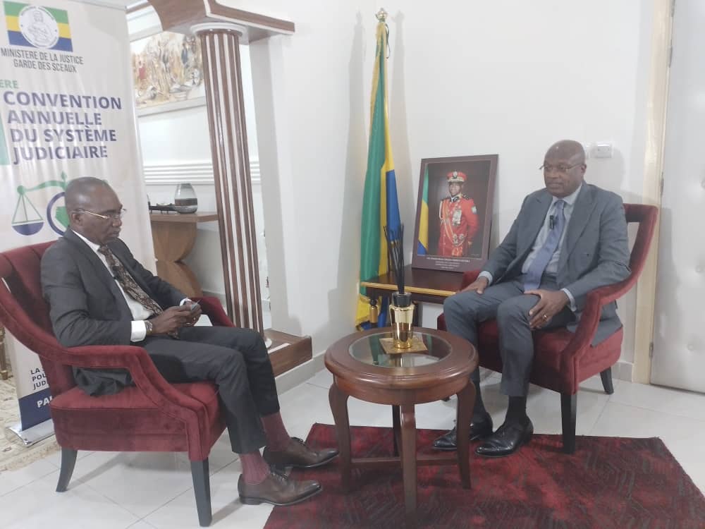ENTRETIEN: Paul-Marie GONDJOUT: « Monsieur Ali Bongo Ondimba et ses proches ne sont pas victimes de séquestration et ils n’ont subi aucun acte de torture.» Dans un entretien accordé au média Gabon 1ère, le vendredi, 24 mai 2024, le Ministre de la Justice, est revenu sur le sujet