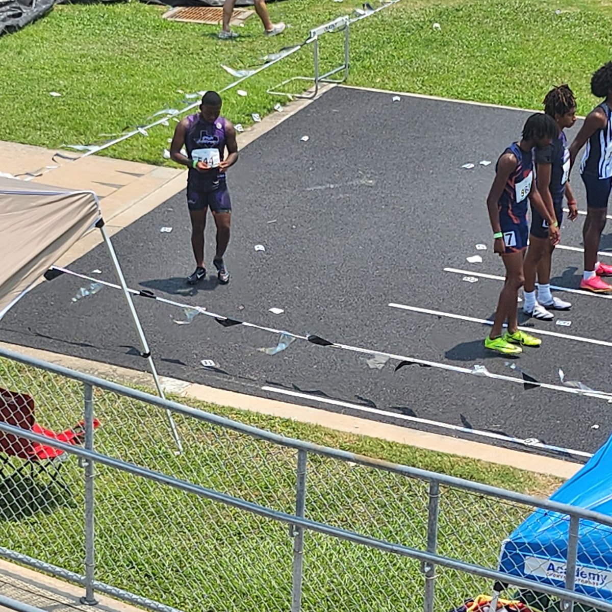 MoNelson16's tweet photo. It was a scorcher! Eric ran his first race since being injured in June 2023. He's getting there. I'm very proud to be his Mother! 💜🖤
#18u
#Canes 
#Watch the clock 
@_ejnelsonn https://t.co/3zfSP4Xcpz