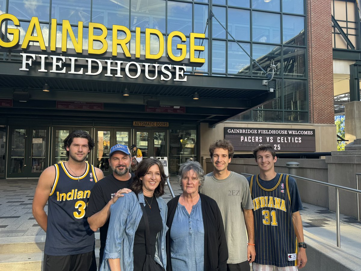 TabithaBane's tweet photo. Bane family night out, Go Pacers!
#pacersgamenight https://t.co/YyUV3kbAKU
