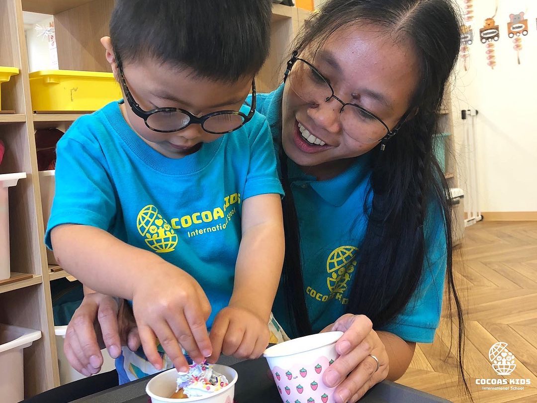 cocoas_kids's tweet photo. お菓子の材料に関する単語シリーズ

『Flour（小麦粉）』
『Egg（卵）』
『Butter（バター）』
『Suger（砂糖）』
『Milk（牛乳）』

知りたいジャンルをぜひコメント欄へ！

#インターナショナルスクール #英語保育園 #子育てママ #幼稚園選び https://t.co/4tLFlwHBrB