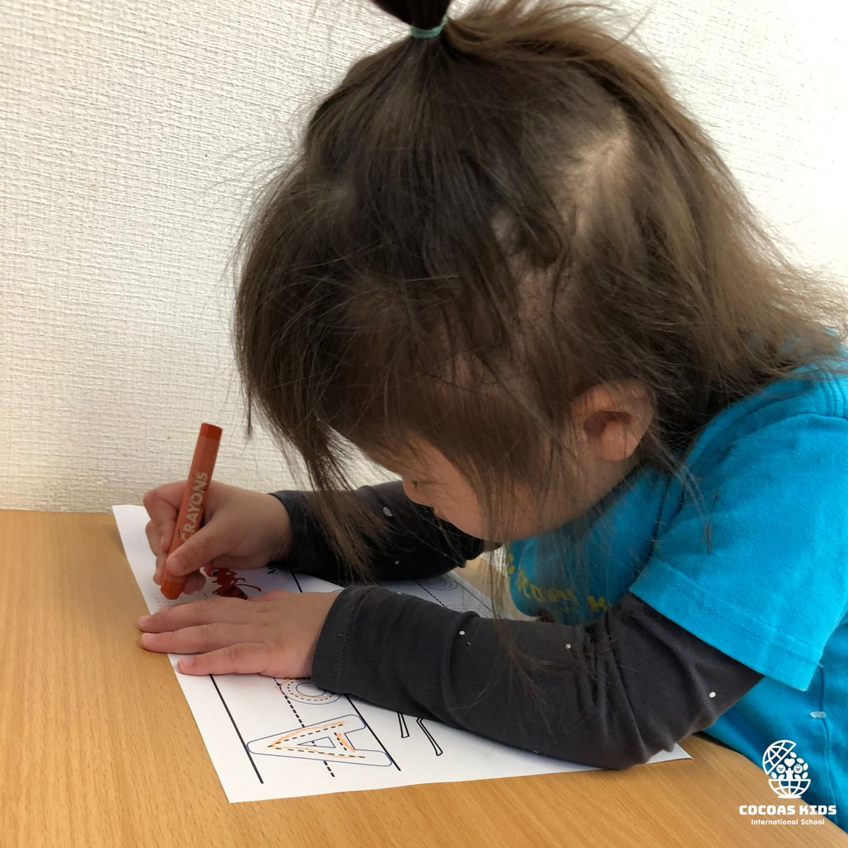 cocoas_kids's tweet photo. アルファベットを学んでいる時の一コマ

4月はA・B・Cを学び、今月は、D・E・Fを学ぶ2歳の園児達。
初めは、苦戦していたTrace（なぞり書き）も、今ではお手のもの♪

今年一年ゆっくりと楽しみながら学んでいこうね！

#インターナショナルスクール #英語保育園 #英会話 https://t.co/plvqY1kyIQ