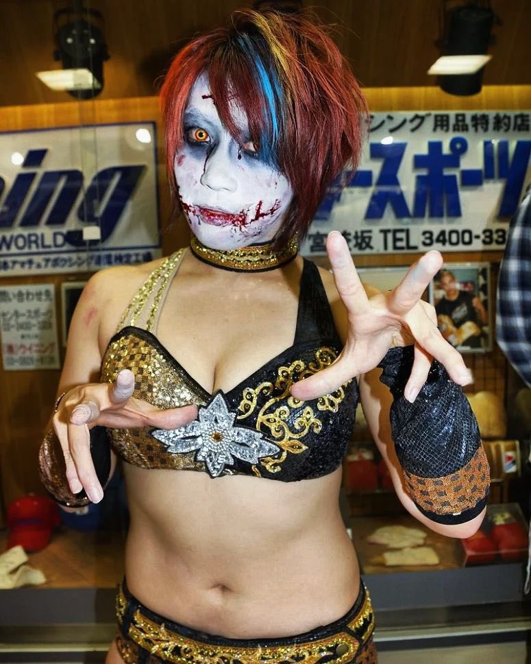 Streets saying Asuka is coming back at Summerslam looking like this and leaving Damage Control permanently