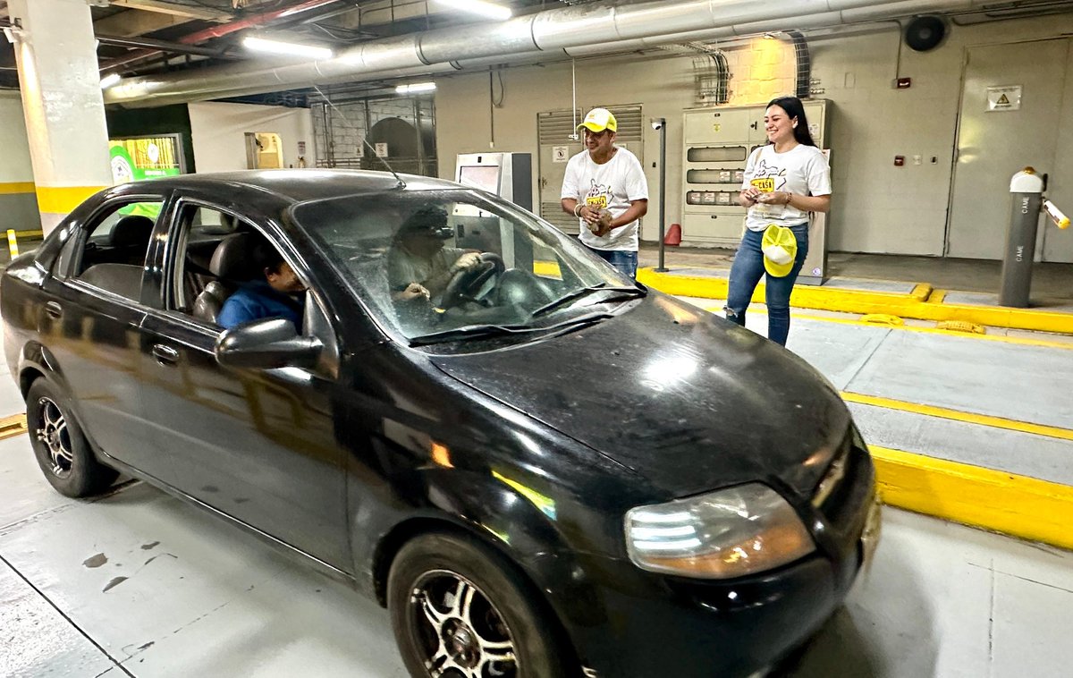 GobdeSantander's tweet image. Llegamos a @MegamallCC 🚧🚘

Nuestra campaña “Me quedo #EnCasa” hoy se tomó las talanqueras de este centro comercial en #Bucaramanga.

Invitamos a cada uno de los propietarios de vehículos con placas de otras regiones del país a ser #SantandereanoHastaEnLaPlaca.