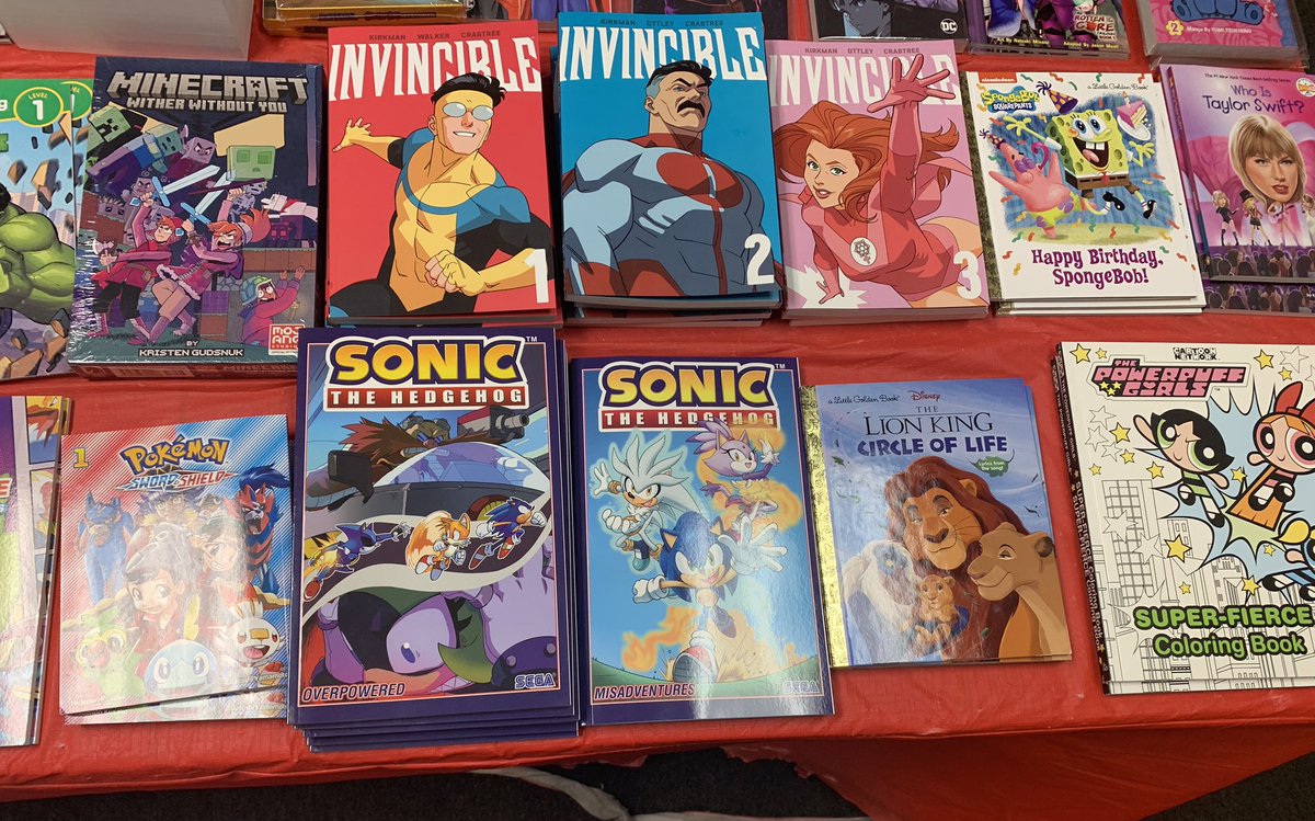 Dying at this comic book shop I’m at having a table dedicated to children’s books and Invincible just being right in the middle 💀