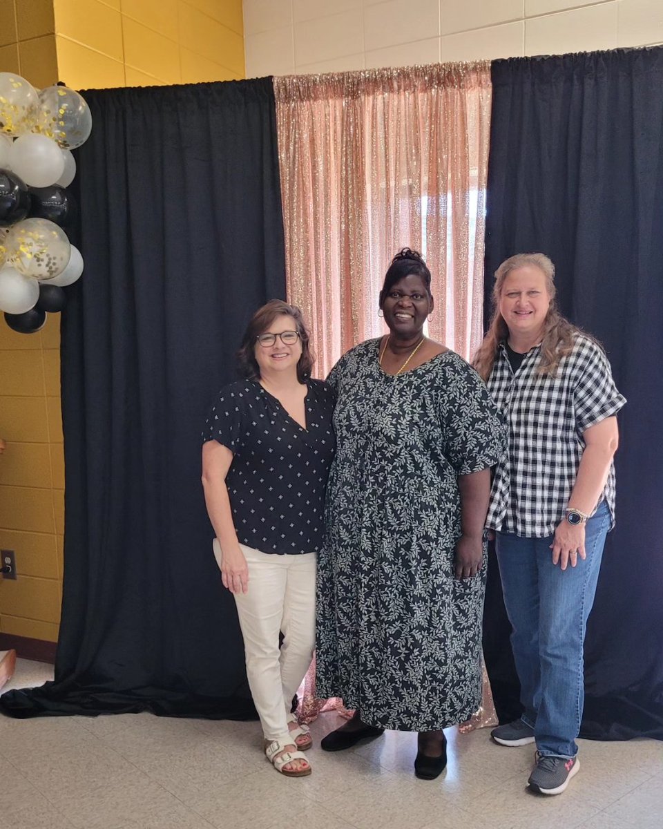 HUB_tigers's tweet photo. @Hubbard_Elem Retirement luncheon......you all will be missed!!! 🥰🥰🥰 #HUBfamily #retirementgoals https://t.co/u9Mq1pO7Pr