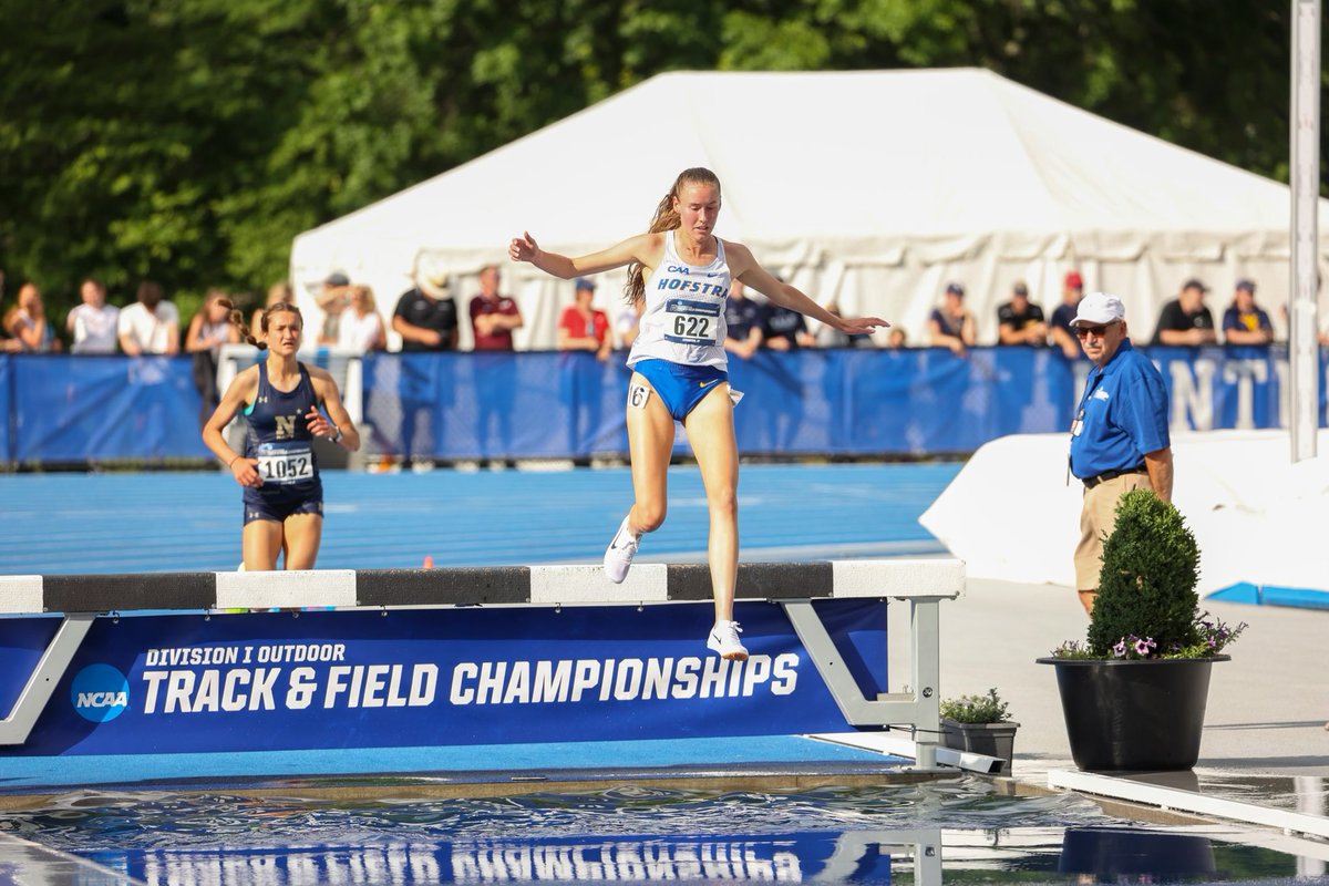 Jordyn McDonnell closes out her five year #Hofstra career as the most decorated women’s track/cross country runner in program history. McDonnell is a 2️⃣ time national qualifier, 4️⃣ time All-CAA recipient, and owns all major distance program records👏👏👏

🦁 #PrideOfLI